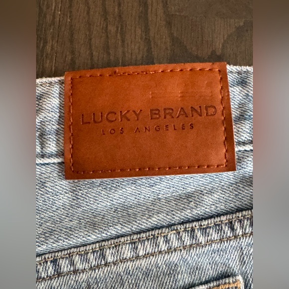 Lucky Brand Women's Frayed Hem Boyfriend Jean Shorts - Light Blue - Picture 5 of 5